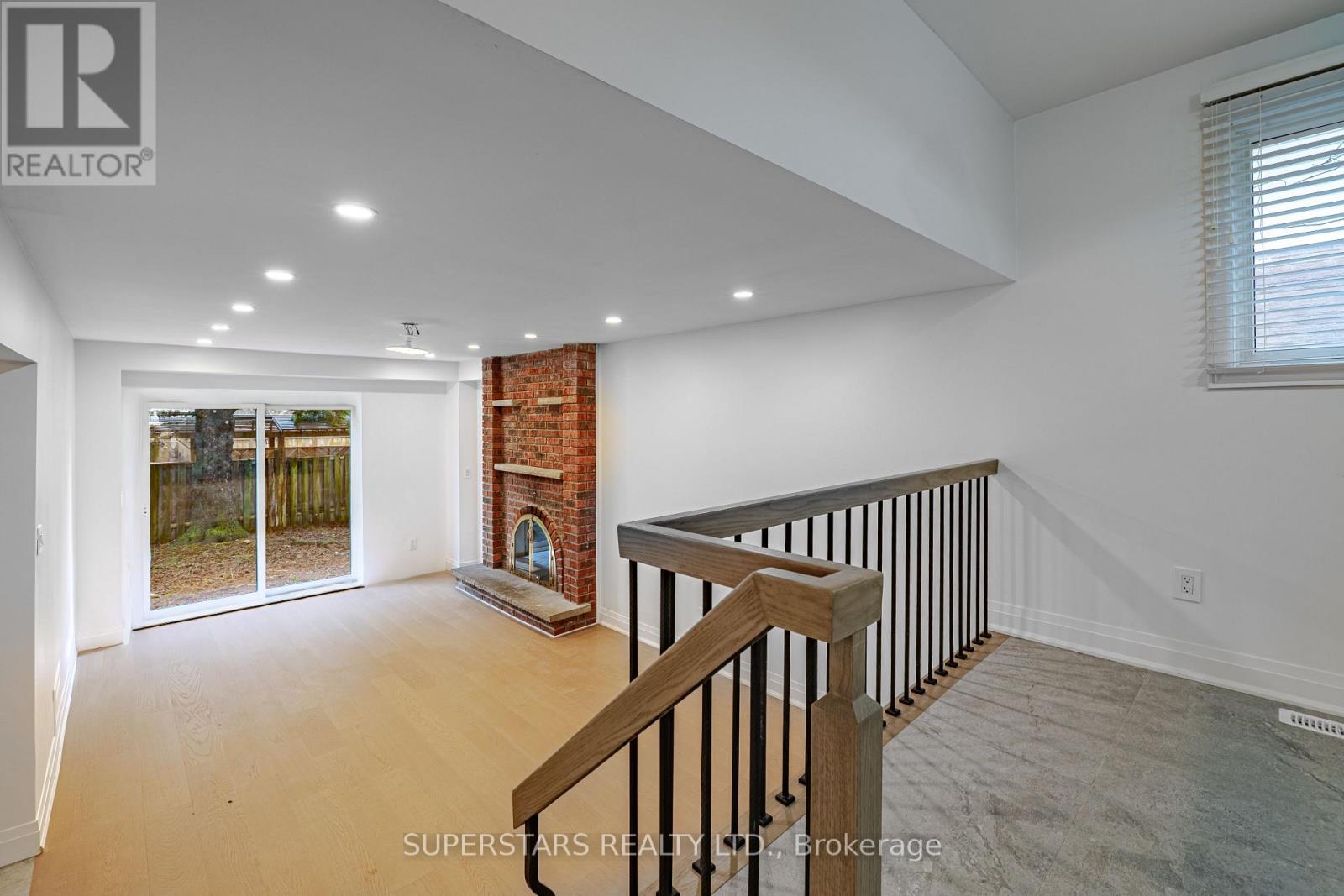 Upper - 39 Evergreen Drive, Whitby, Ontario  L1N 6S6 - Photo 3 - E13004922