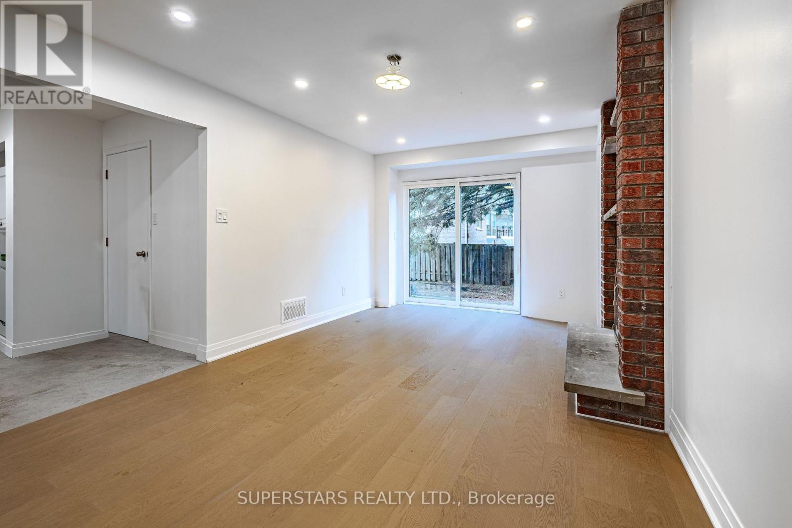 Upper - 39 Evergreen Drive, Whitby, Ontario  L1N 6S6 - Photo 4 - E13004922