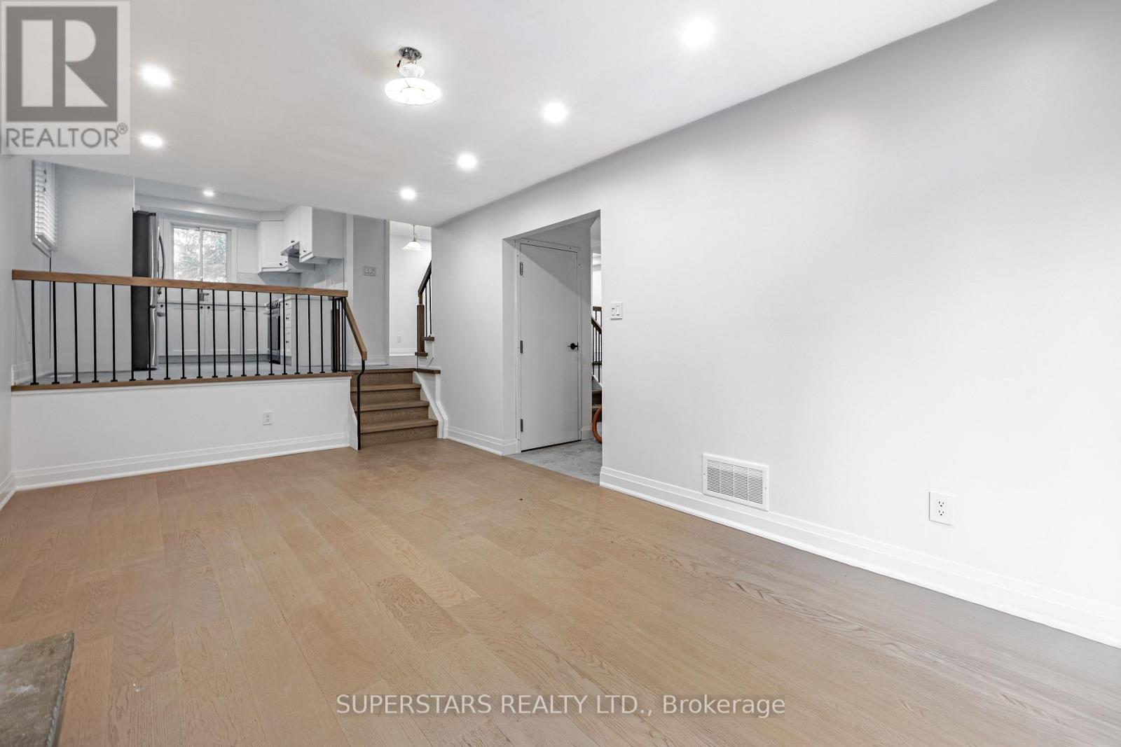 Upper - 39 Evergreen Drive, Whitby, Ontario  L1N 6S6 - Photo 5 - E13004922