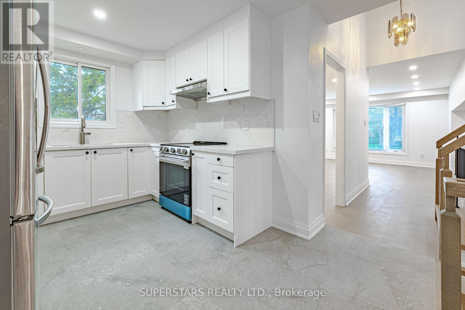 Upper - 39 Evergreen Drive, Whitby, Ontario  L1N 6S6 - Photo 8 - E13004922