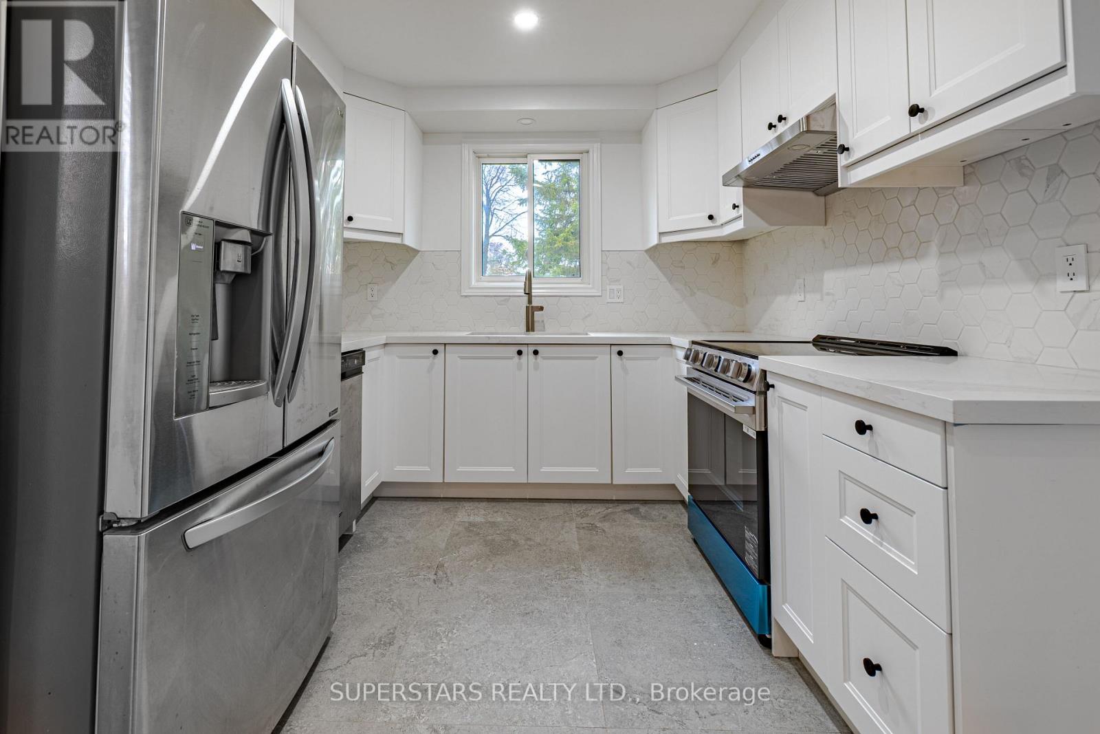 Upper - 39 Evergreen Drive, Whitby, Ontario  L1N 6S6 - Photo 9 - E13004922