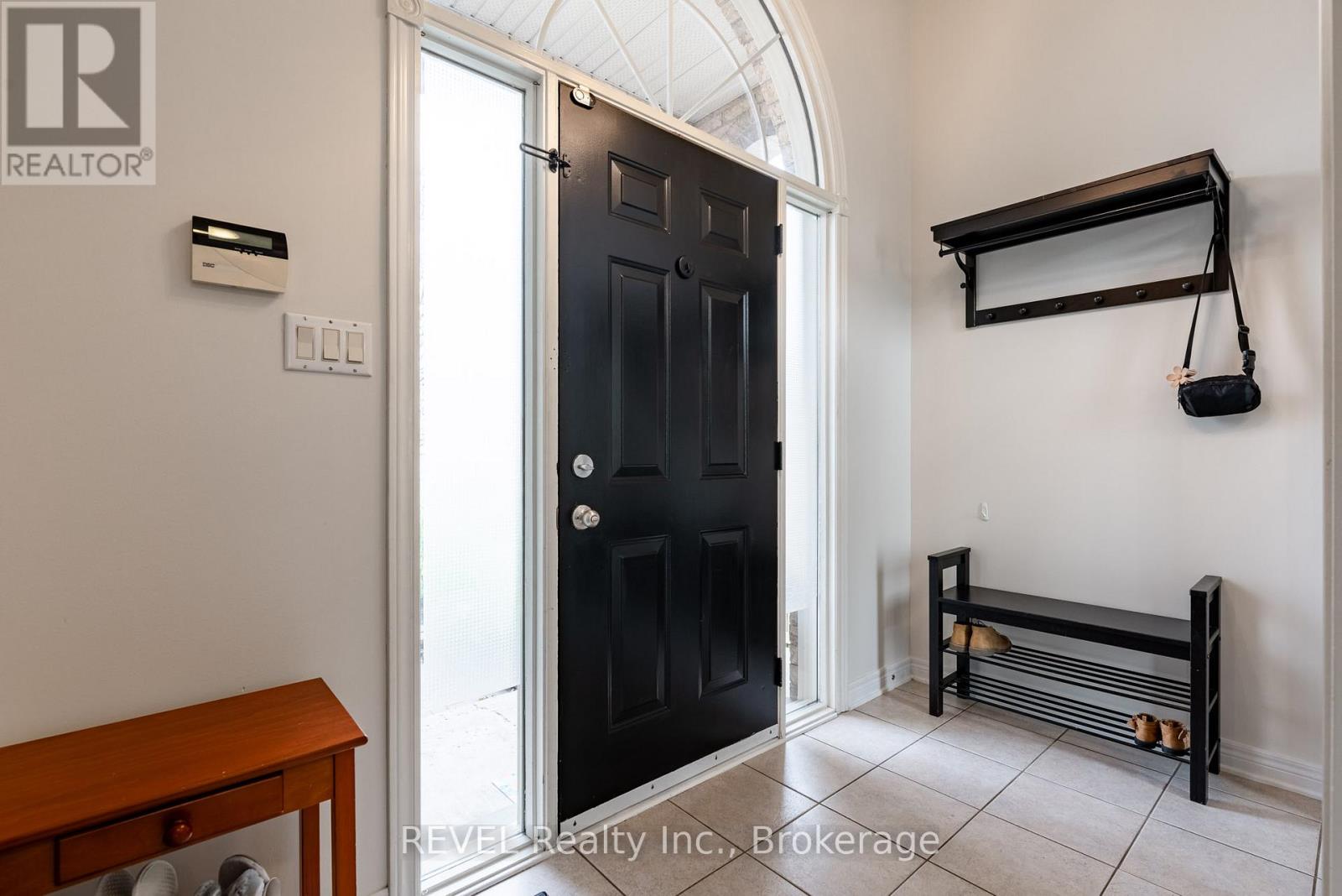 152 Summers Drive, Thorold, Ontario  L2V 5A1 - Photo 5 - X13004948