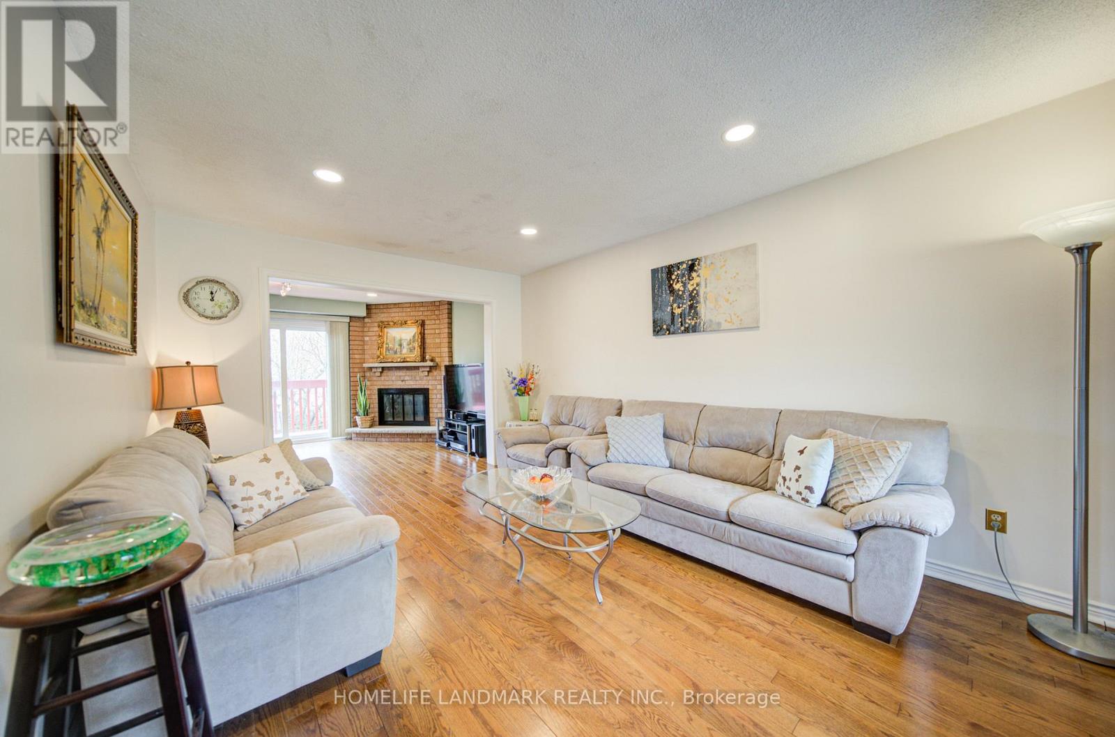 306 Essex Avenue, Richmond Hill, Ontario  L4C 8M6 - Photo 5 - N13004956