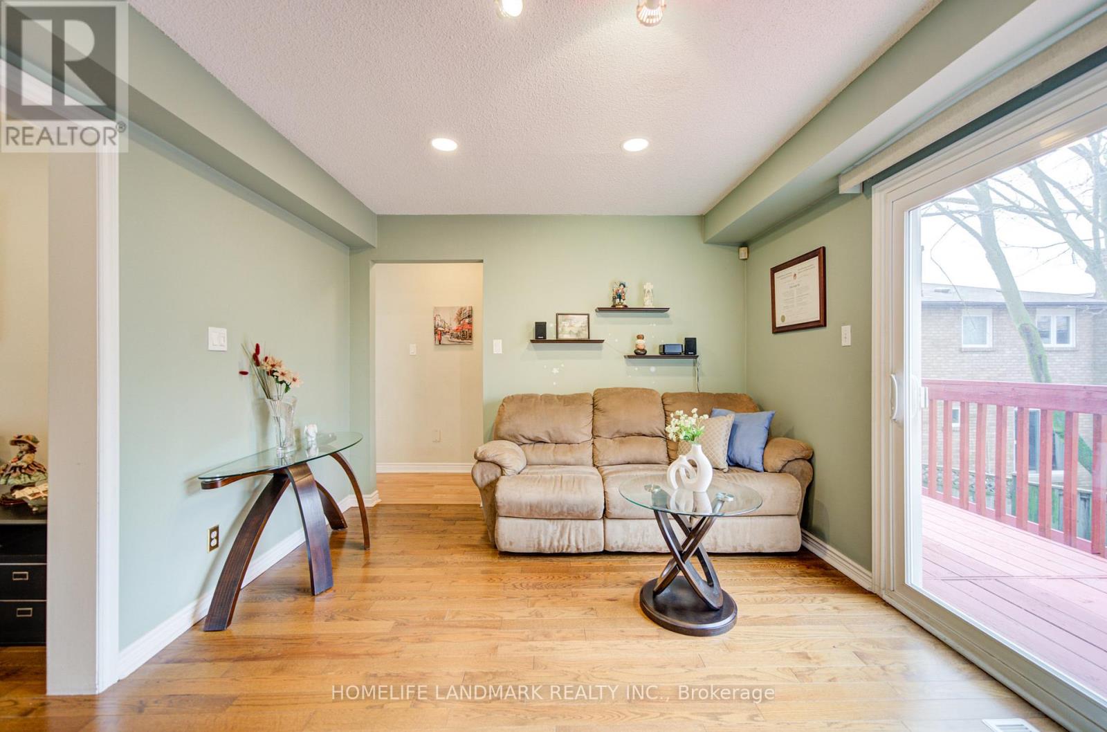 306 Essex Avenue, Richmond Hill, Ontario  L4C 8M6 - Photo 8 - N13004956