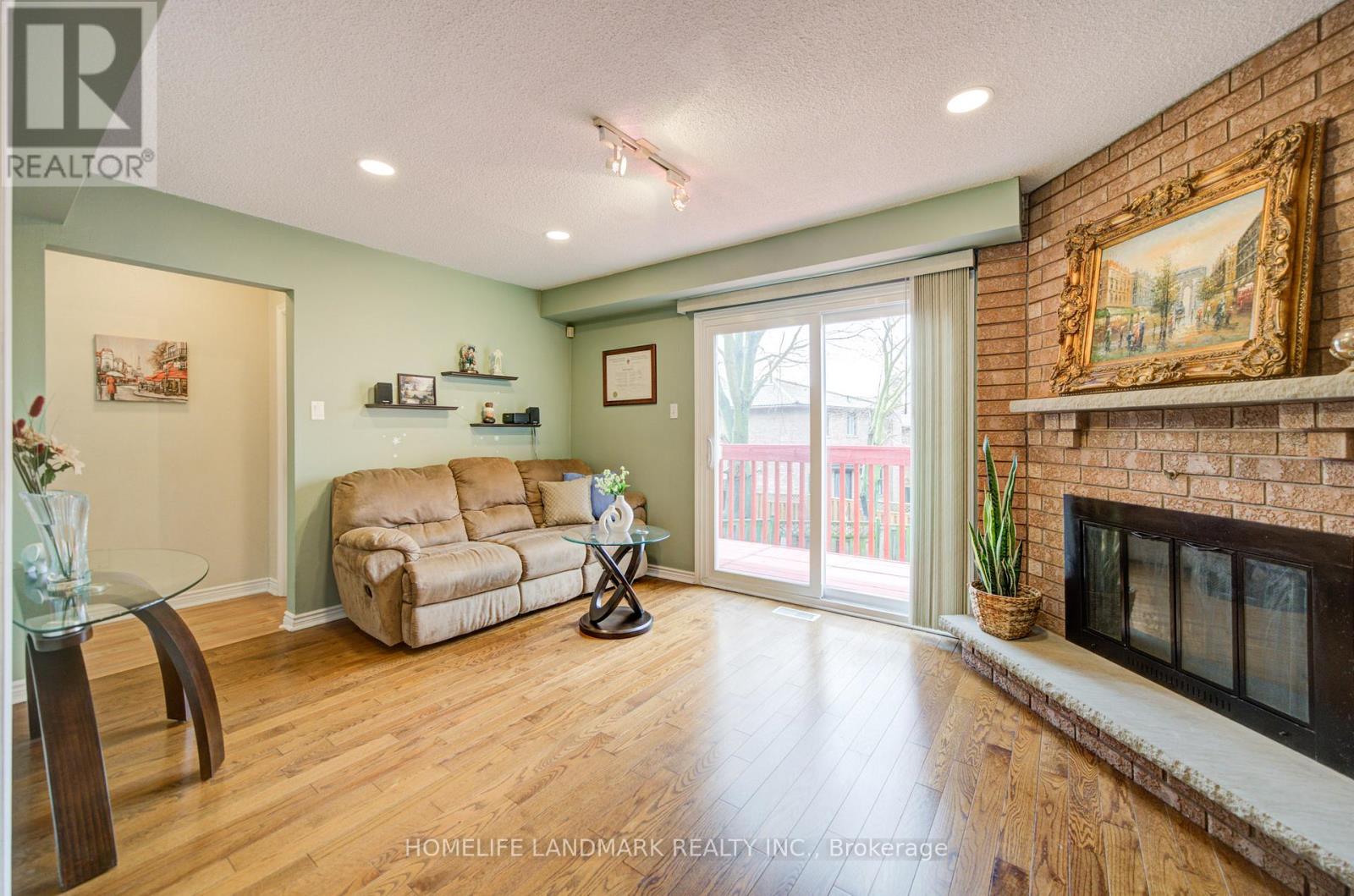 306 Essex Avenue, Richmond Hill, Ontario  L4C 8M6 - Photo 9 - N13004956