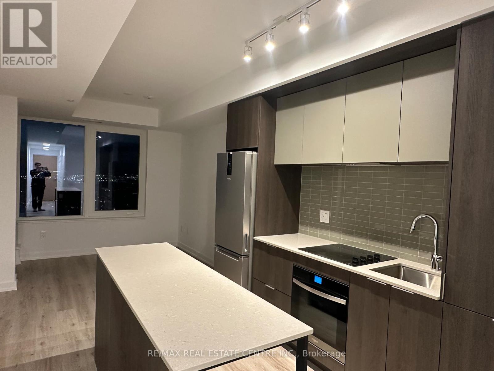 4311 - 395 Square One Drive E, Mississauga, Ontario  L5B 0P6 - Photo 13 - W13004942