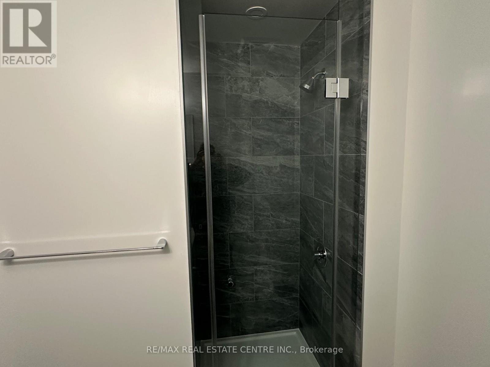 4311 - 395 Square One Drive E, Mississauga, Ontario  L5B 0P6 - Photo 17 - W13004942