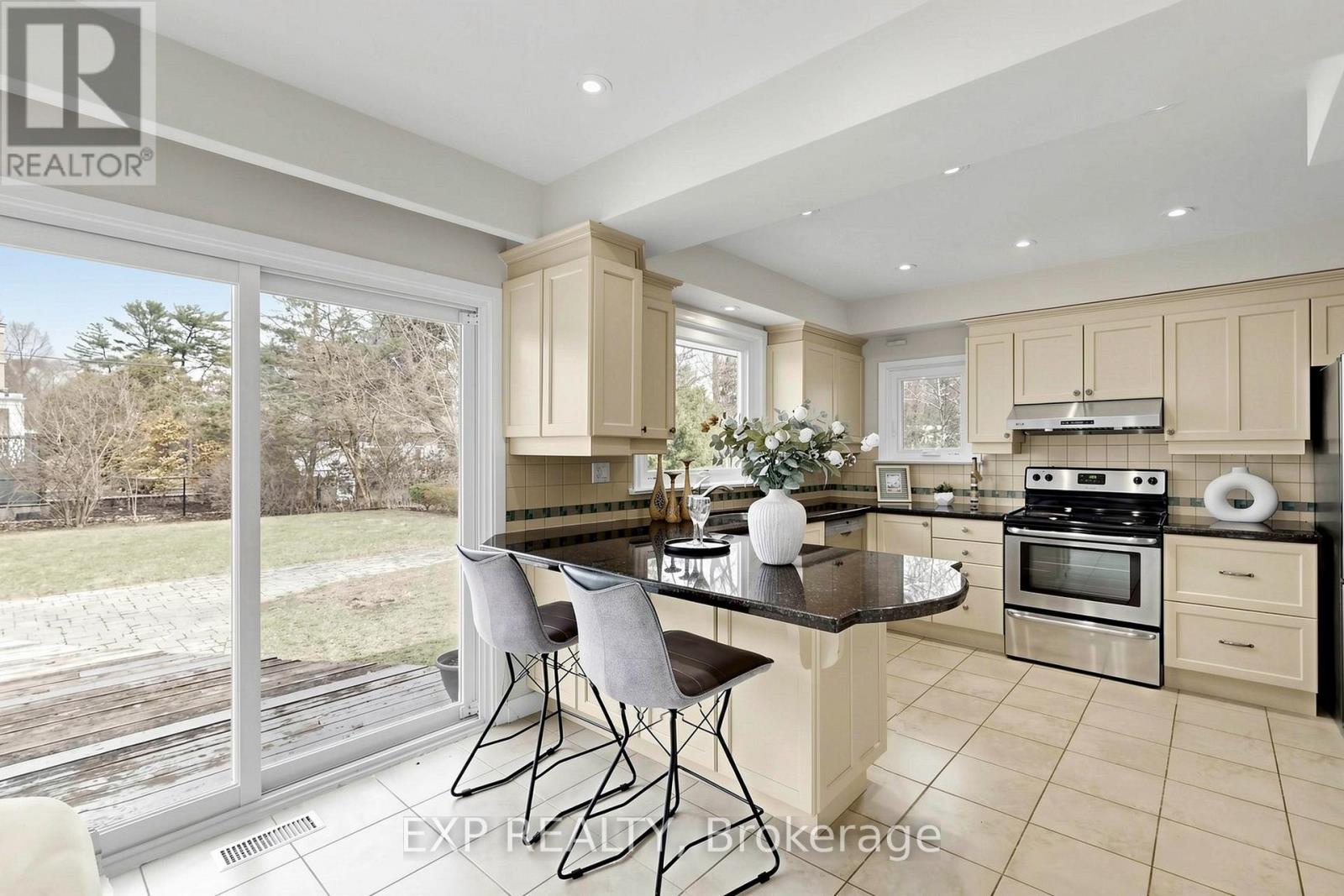 261 Pinehurst Drive, Oakville, Ontario  L6J 4X2 - Photo 11 - W13004970