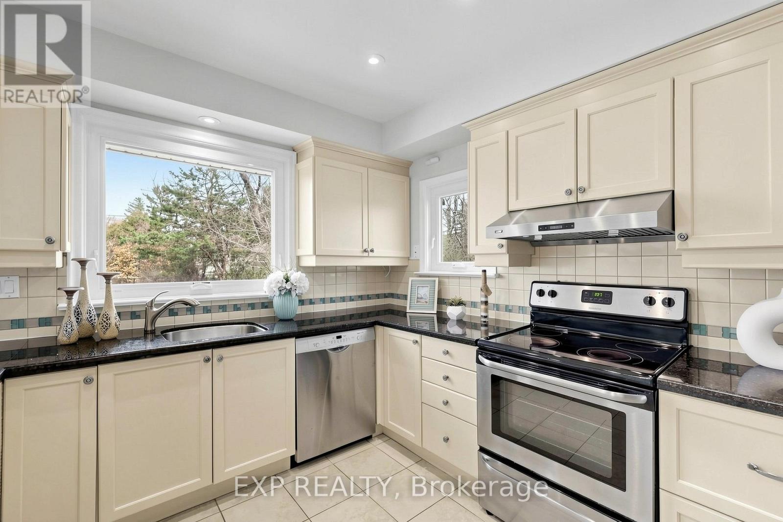 261 Pinehurst Drive, Oakville, Ontario  L6J 4X2 - Photo 12 - W13004970