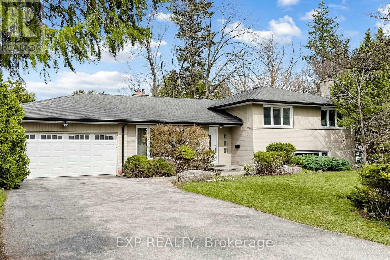 261 Pinehurst Drive, Oakville, Ontario  L6J 4X2 - Photo 2 - W13004970