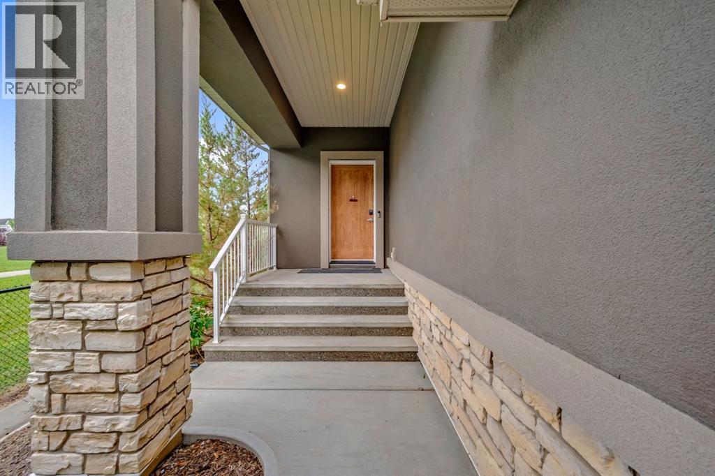 233 Cranarch Common Se, Calgary, Alberta  T3M 1M3 - Photo 2 - A2301226