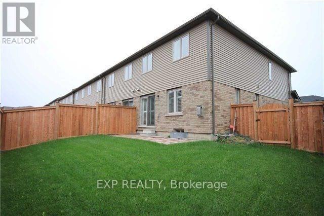 134 Westbank Trail, Hamilton, Ontario  L8J 0H3 - Photo 2 - X13004910