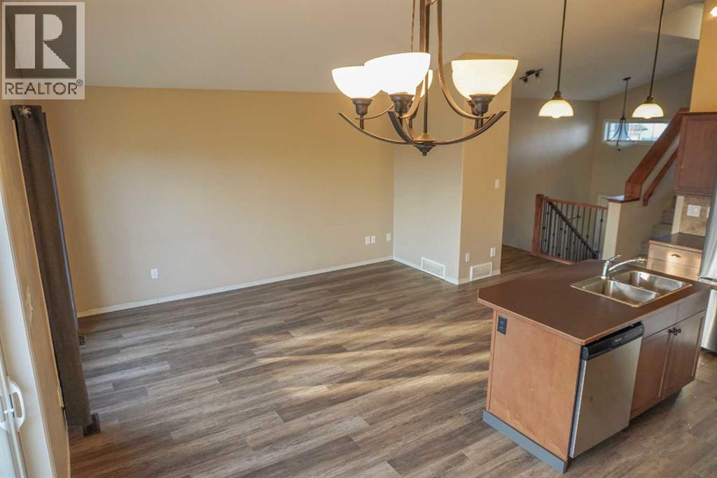 721 Silkstone Close W, Lethbridge, Alberta  T1J 4B9 - Photo 6 - A2297434