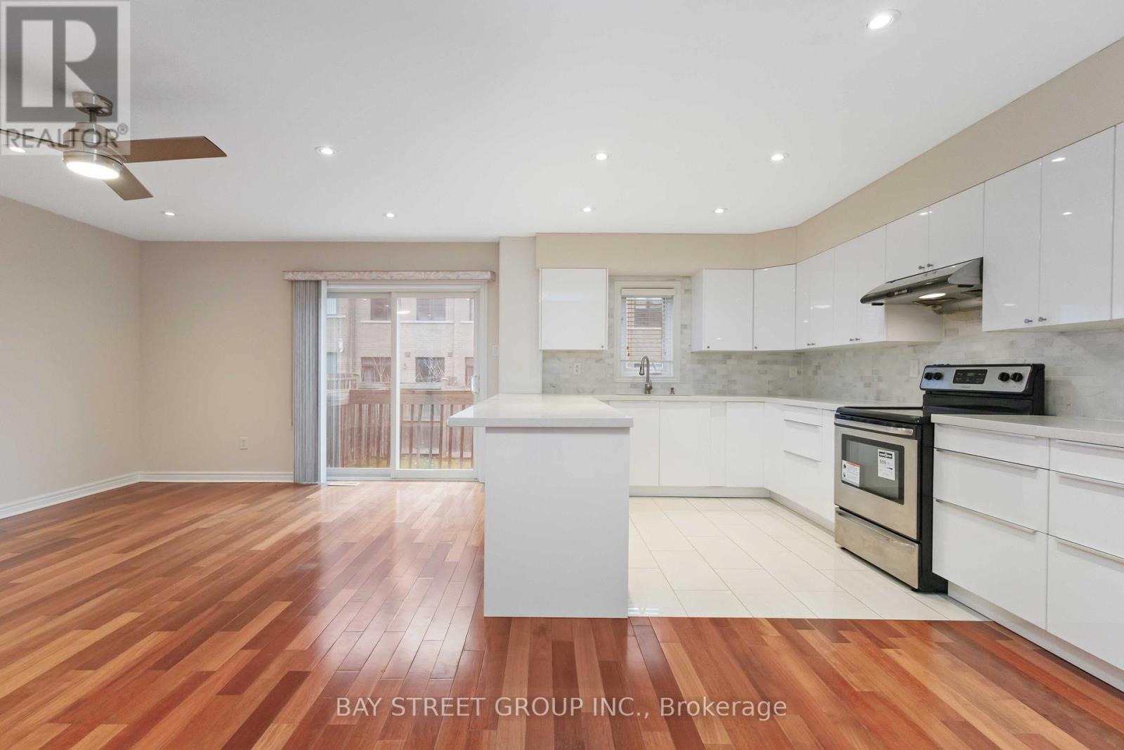 25 Maple Ridge Crescent, Markham, Ontario  L6E 1V3 - Photo 10 - N13004972