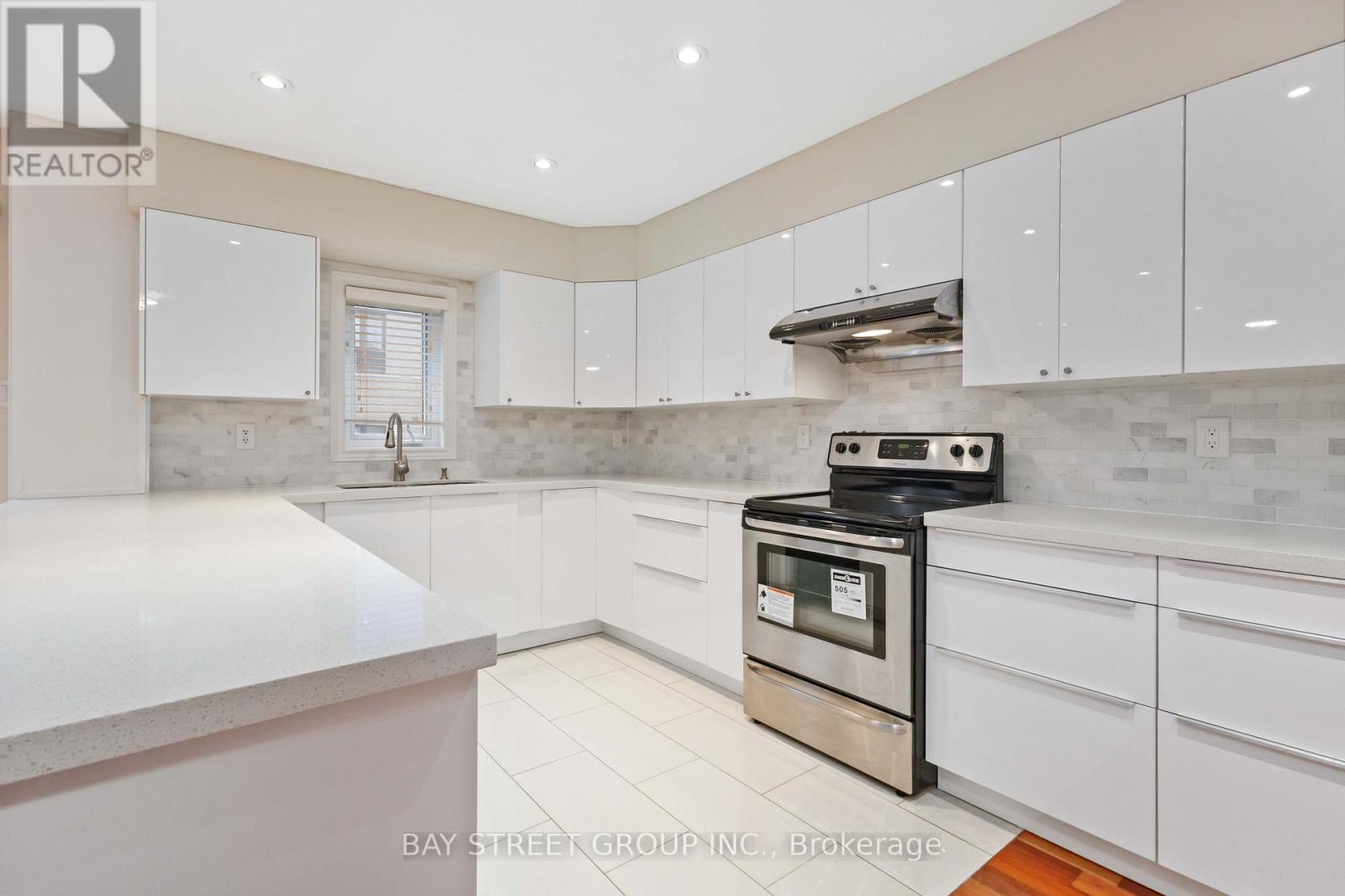 25 Maple Ridge Crescent, Markham, Ontario  L6E 1V3 - Photo 11 - N13004972