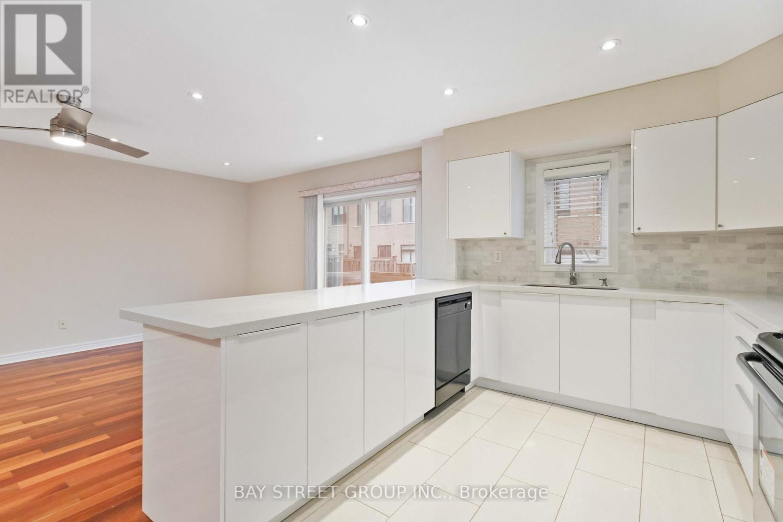 25 Maple Ridge Crescent, Markham, Ontario  L6E 1V3 - Photo 12 - N13004972