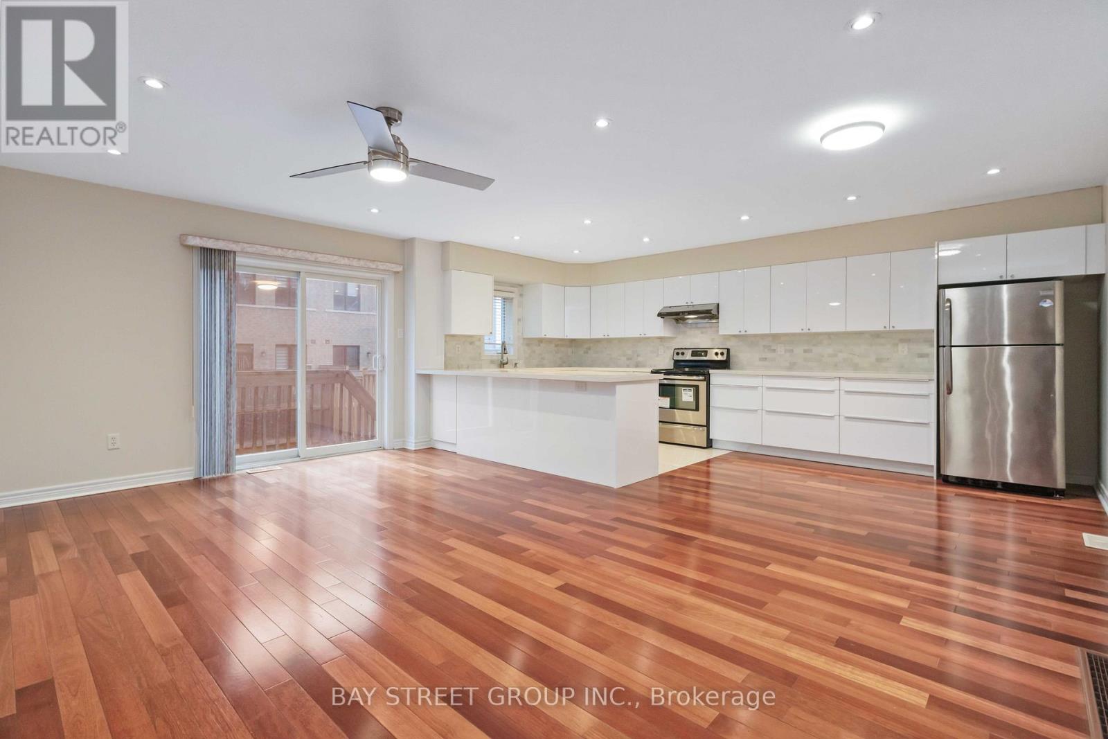 25 Maple Ridge Crescent, Markham, Ontario  L6E 1V3 - Photo 5 - N13004972