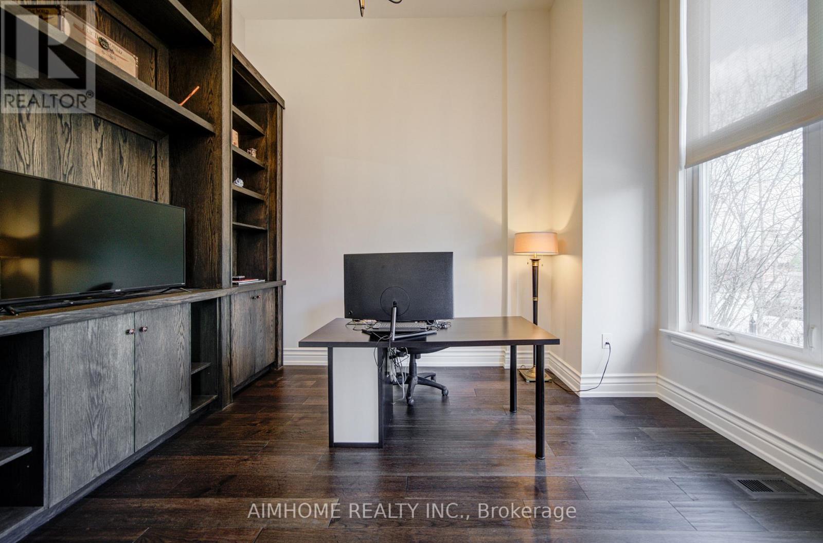 212 Sussex Avenue, Richmond Hill, Ontario  L4C 2G2 - Photo 4 - N13004998