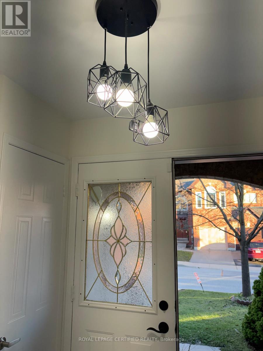 26 Goldenlight Circle, Brampton, Ontario  L6X 4N6 - Photo 3 - W13004382