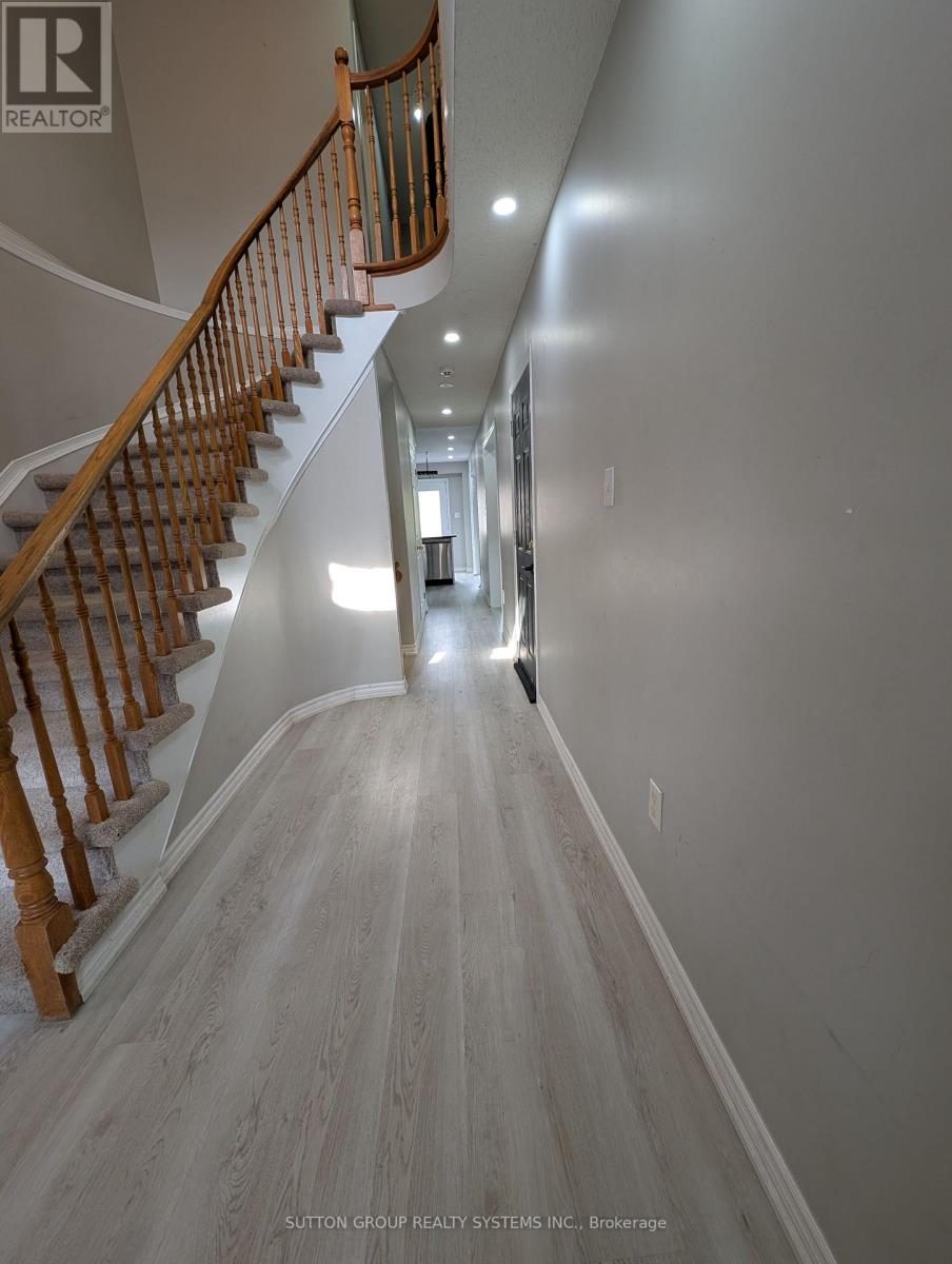 1411 Tobyn Drive, Burlington, Ontario L7M 4V7 - Photo 2 - W13004982