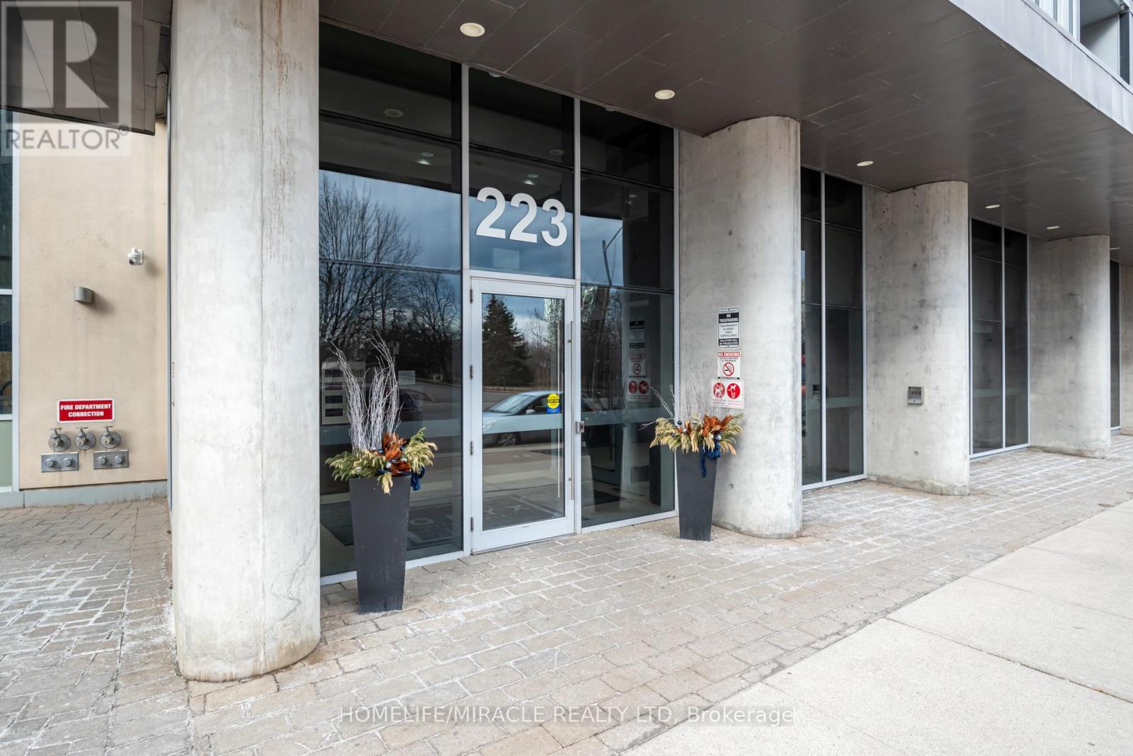 502 - 223 Webb Drive, Mississauga, Ontario  L5B 0E8 - Photo 4 - W13005000