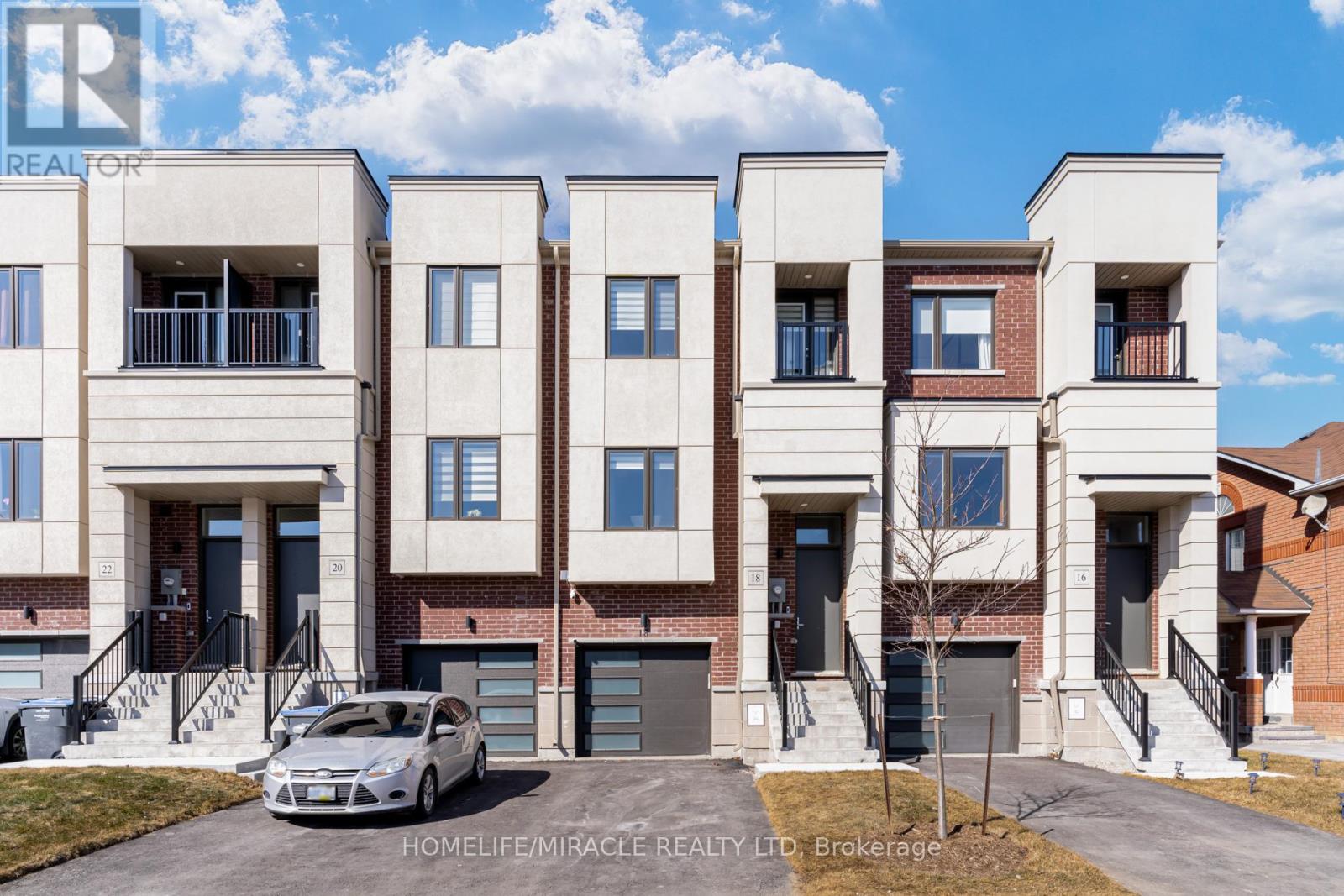 18 Queensland Crescent, Caledon, Ontario  L7E 2E1 - Photo 2 - W13005008