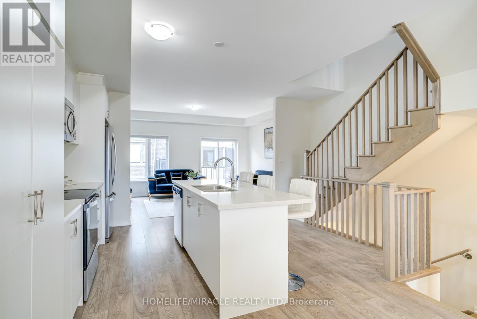 18 Queensland Crescent, Caledon, Ontario  L7E 2E1 - Photo 5 - W13005008