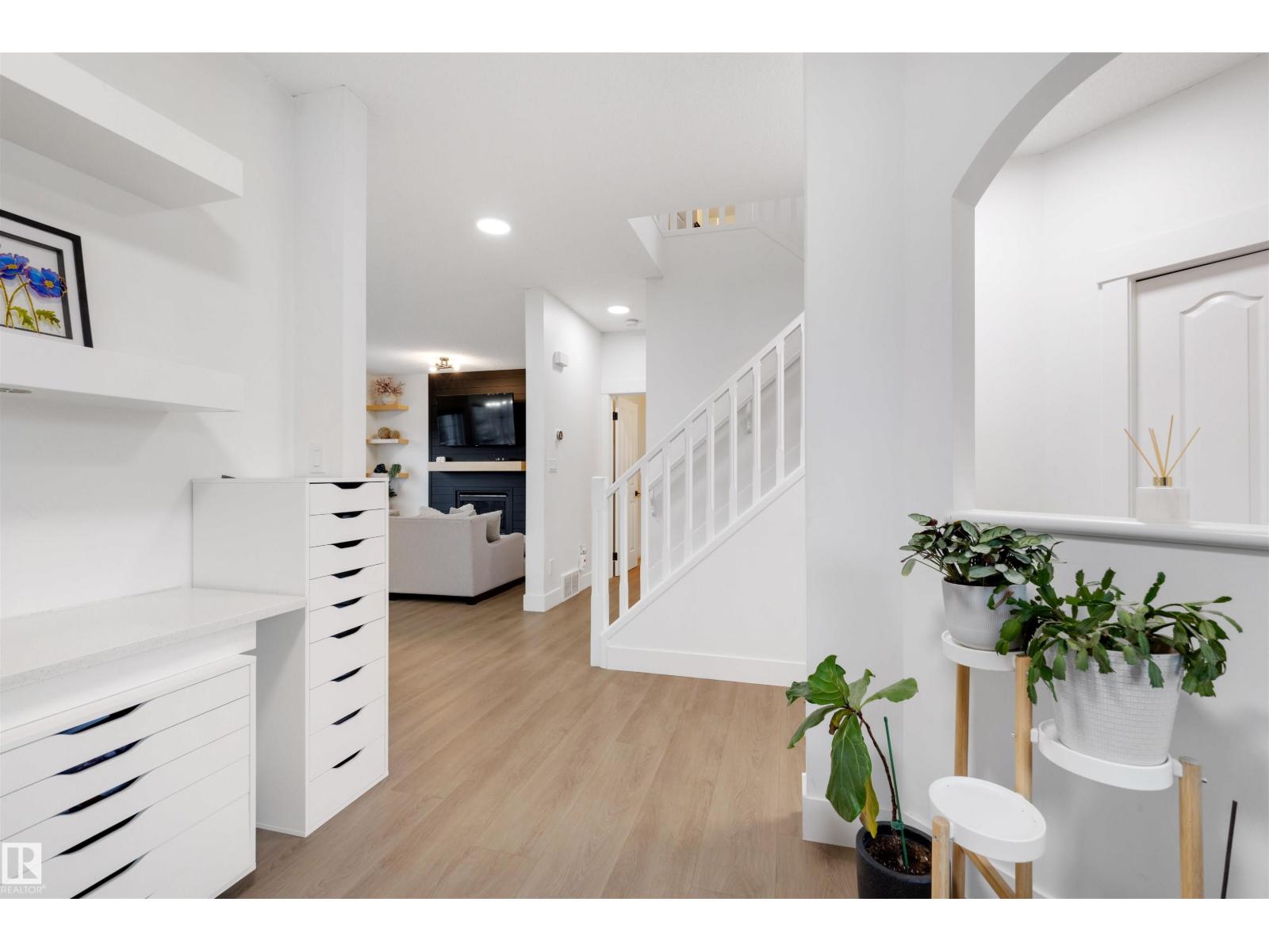 1322 Malone Pl Nw, Edmonton, Alberta  T6R 0G6 - Photo 5 - E4482503