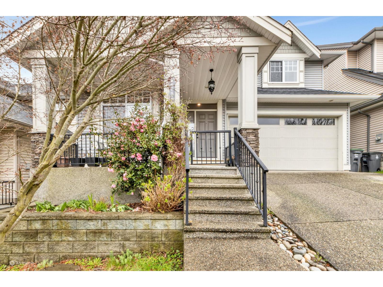 6082 145a Street, Surrey, British Columbia  V3S 4R6 - Photo 2 - R3112079