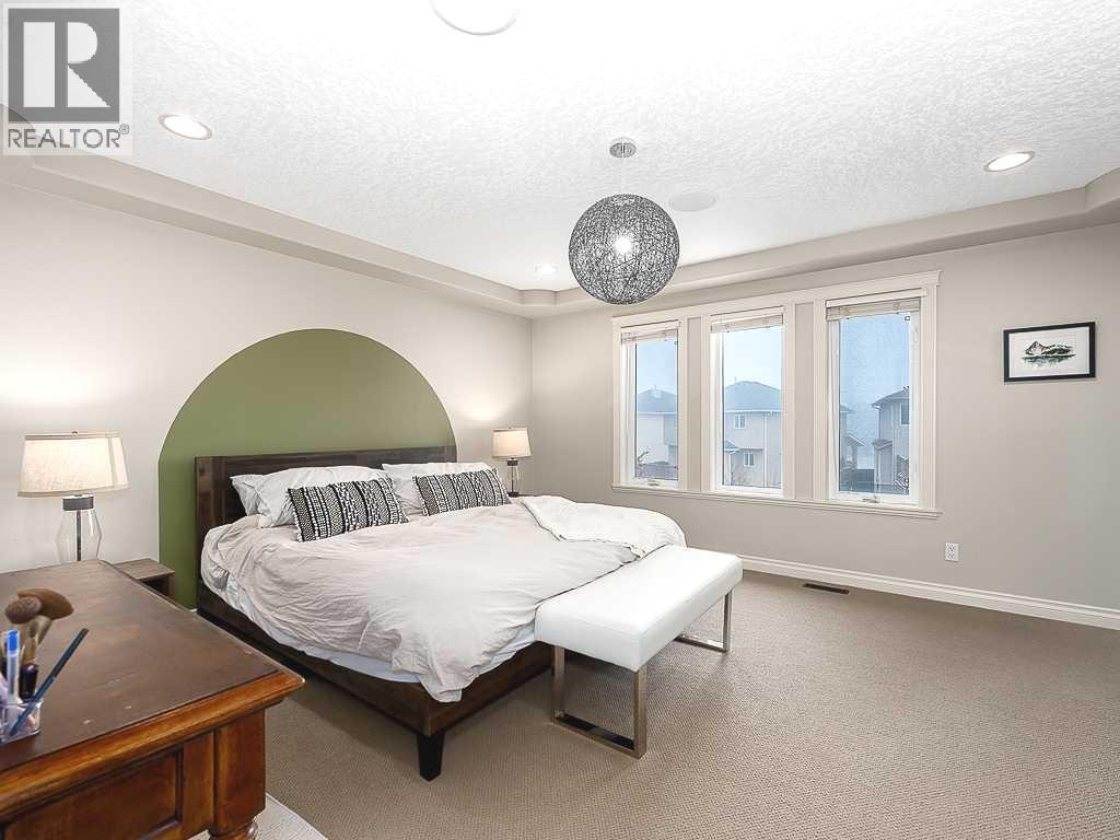 195 Royal Birkdale Crescent Nw, Calgary, Alberta  T3G 5R7 - Photo 20 - A2296381