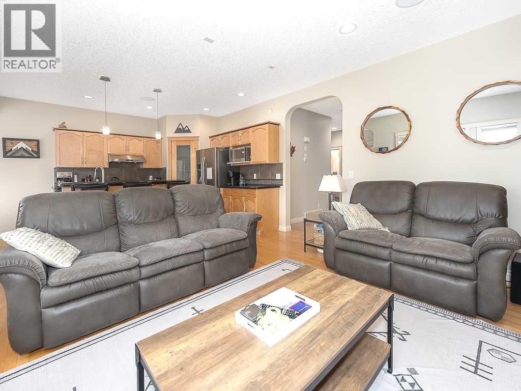 195 Royal Birkdale Crescent Nw, Calgary, Alberta  T3G 5R7 - Photo 6 - A2296381