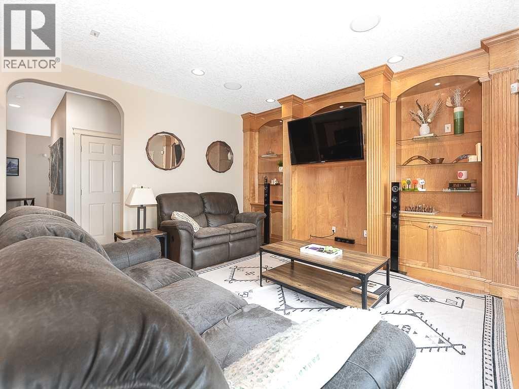 195 Royal Birkdale Crescent Nw, Calgary, Alberta  T3G 5R7 - Photo 8 - A2296381