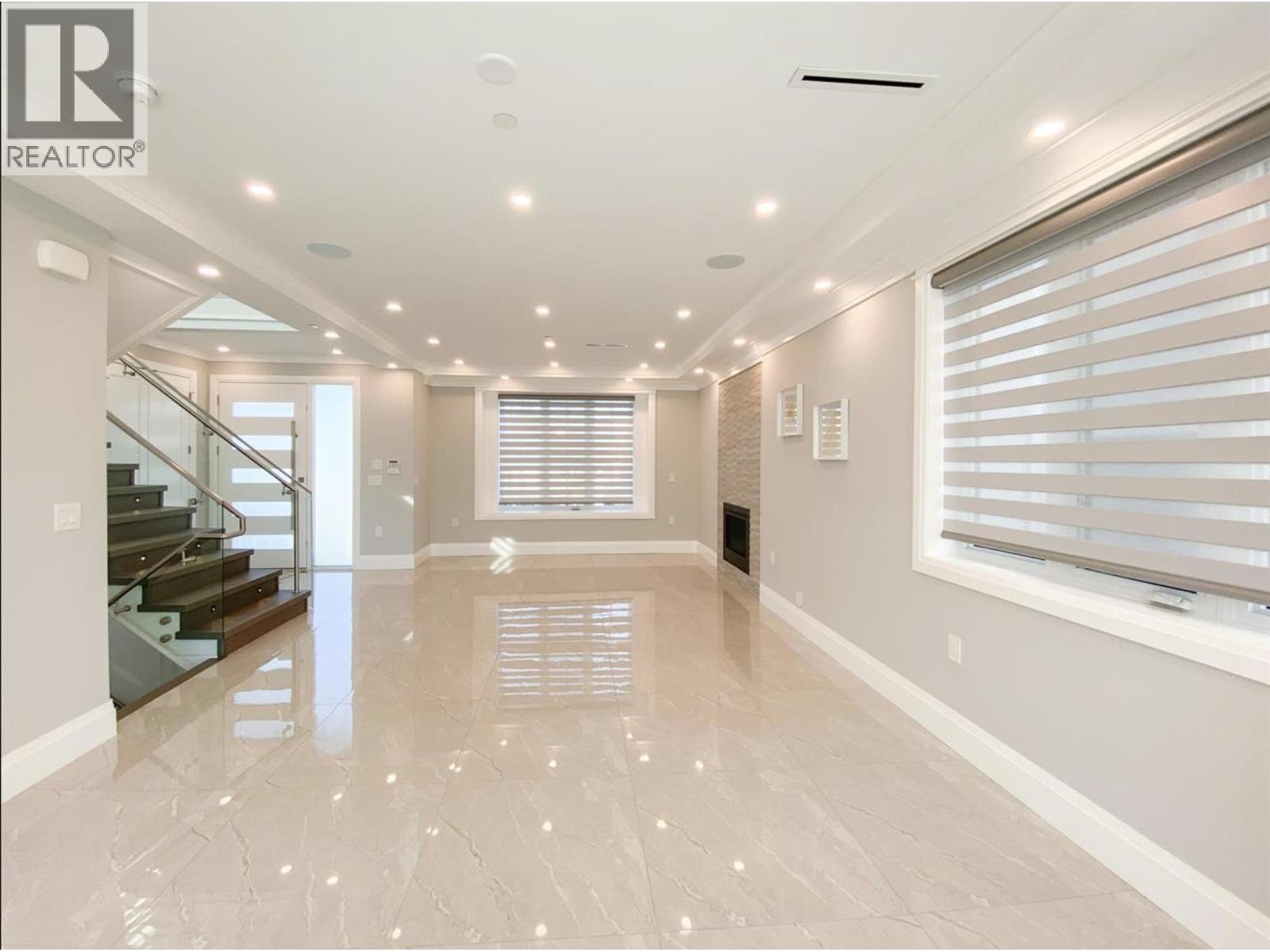 2984 Kitchener Street, Vancouver, British Columbia  V5K 3E5 - Photo 2 - R3111994