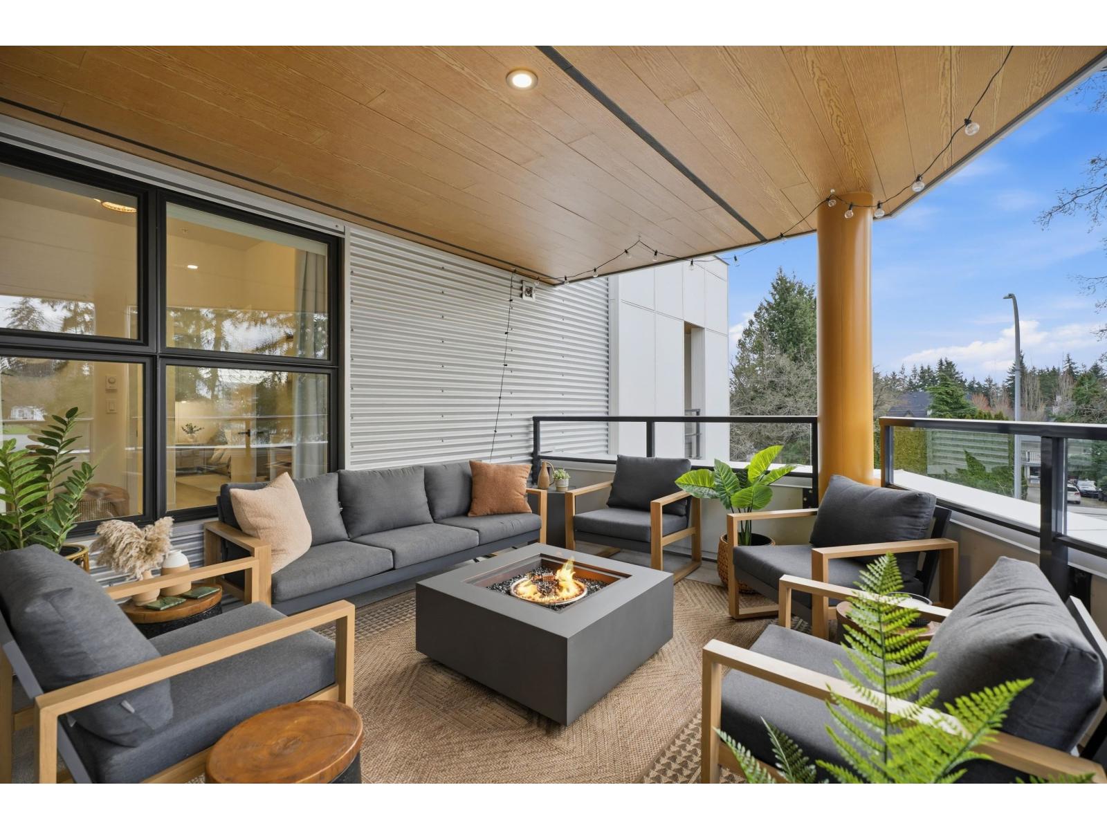 338 2635 KING GEORGE BOULEVARD, Surrey, British Columbia