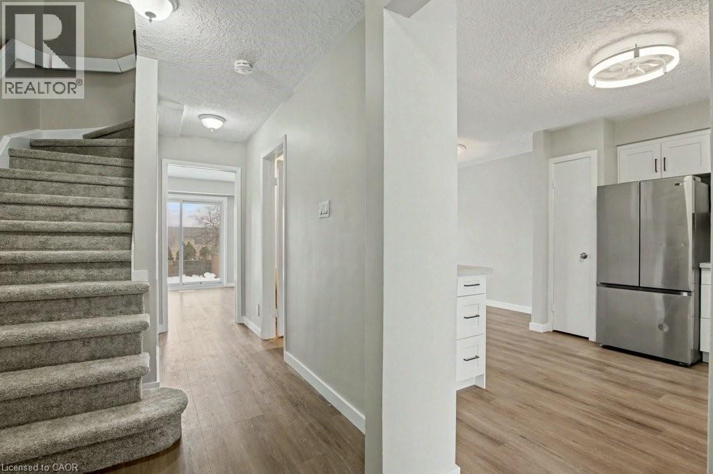 104 Ralgreen Crescent, Kitchener, Ontario  N2M 1T9 - Photo 4 - 40810864