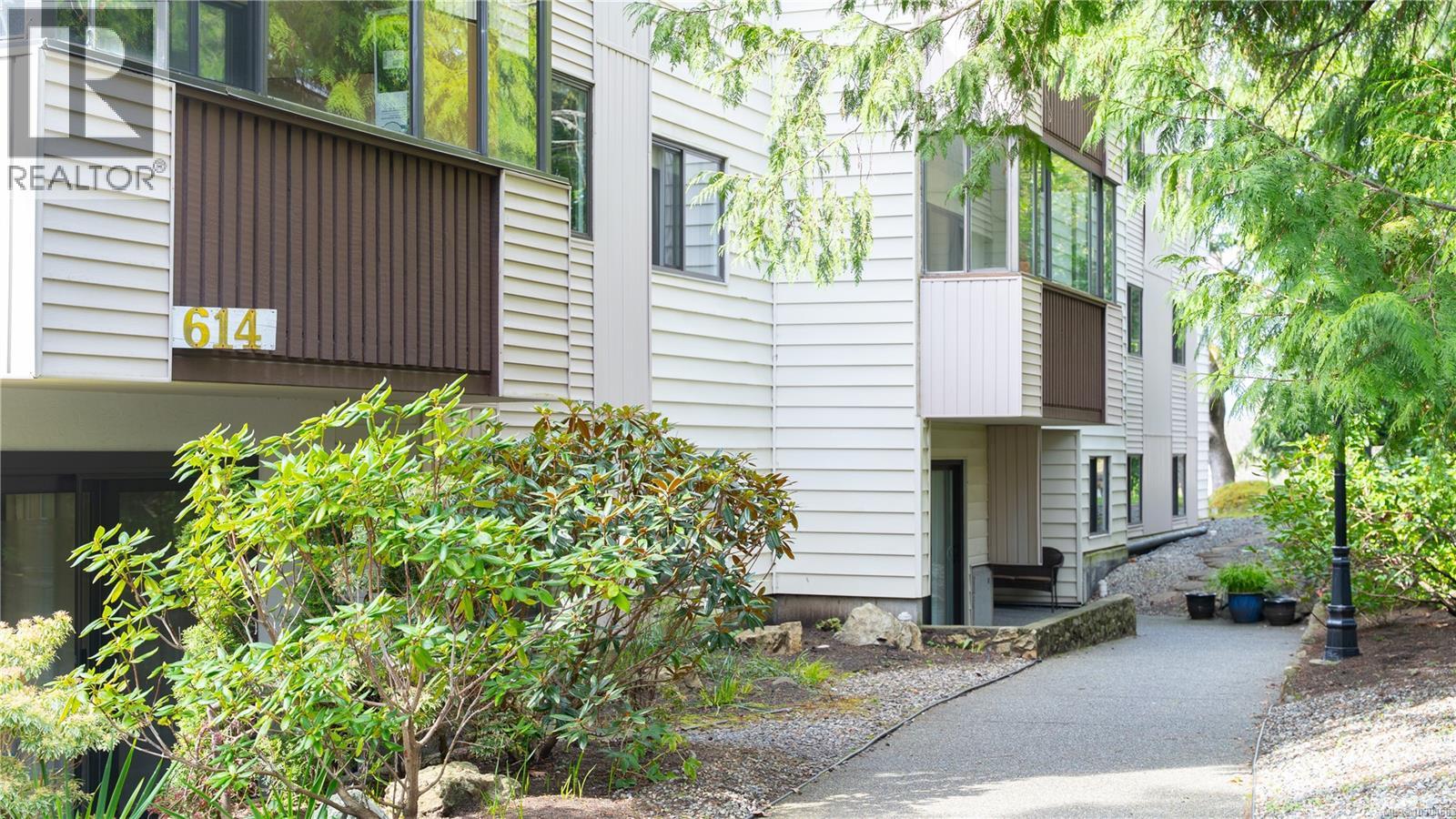 404 614 Fernhill Pl, Esquimalt, British Columbia  V9A 4Z1 - Photo 4 - 1030468