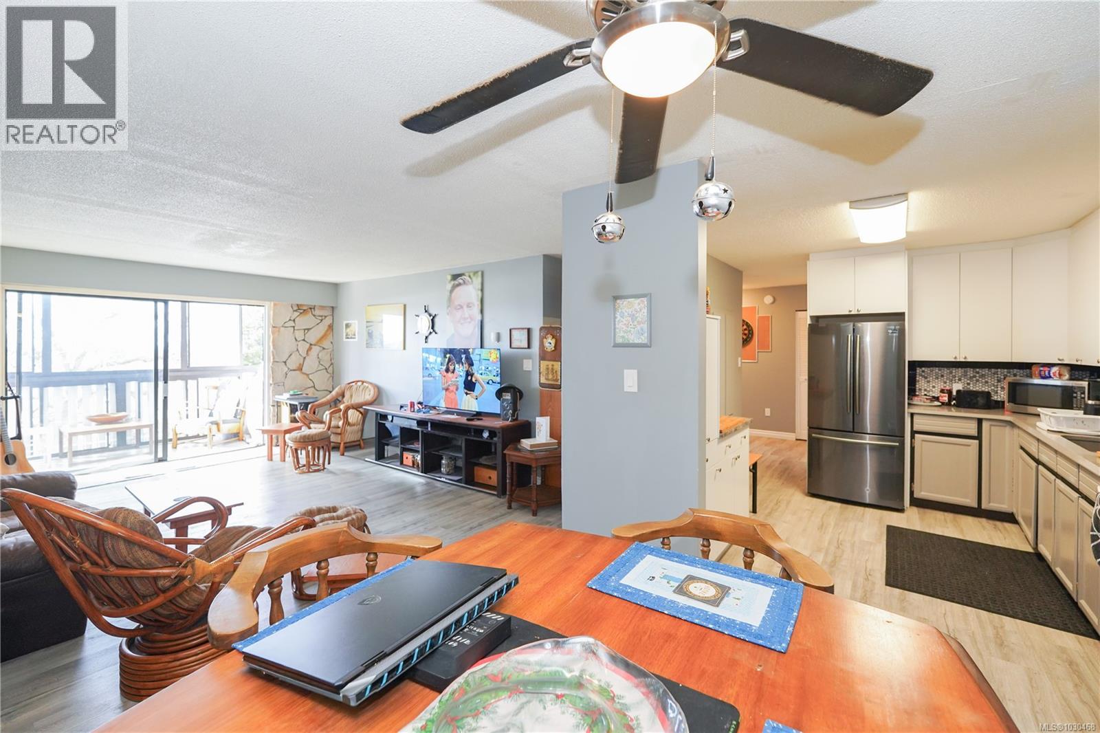 404 614 Fernhill Pl, Esquimalt, British Columbia  V9A 4Z1 - Photo 8 - 1030468