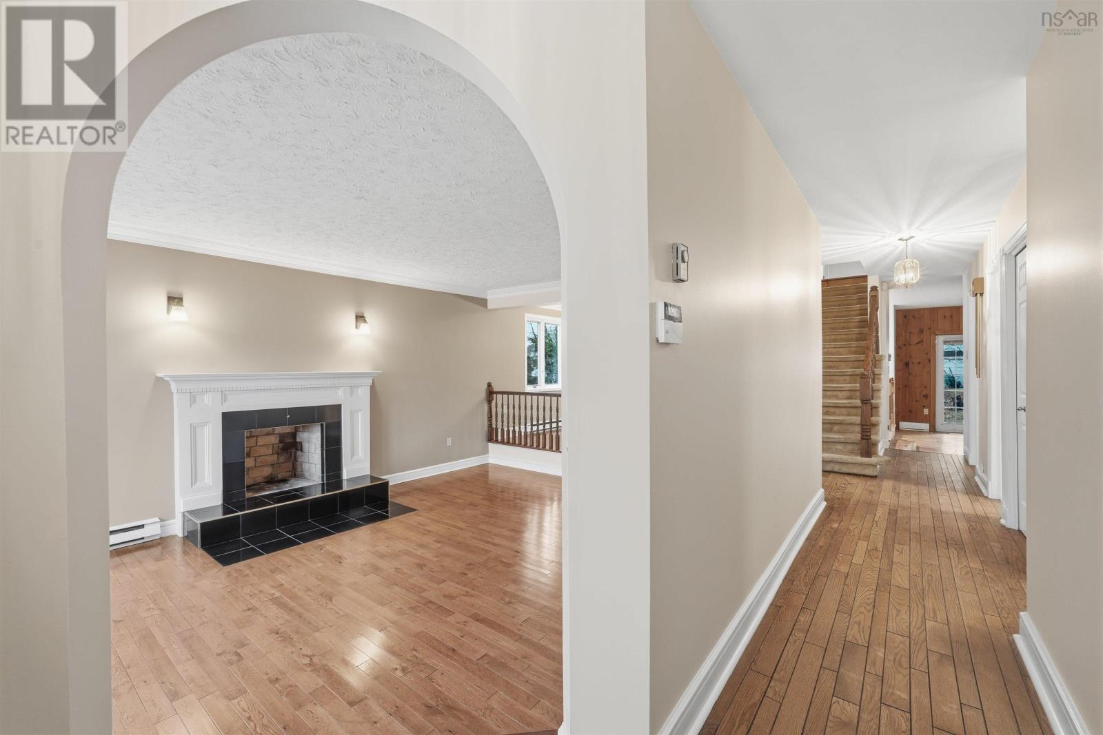 24 The Horseshoe, Dartmouth, Nova Scotia B2Y 4E5 - Photo 3 - 202606784