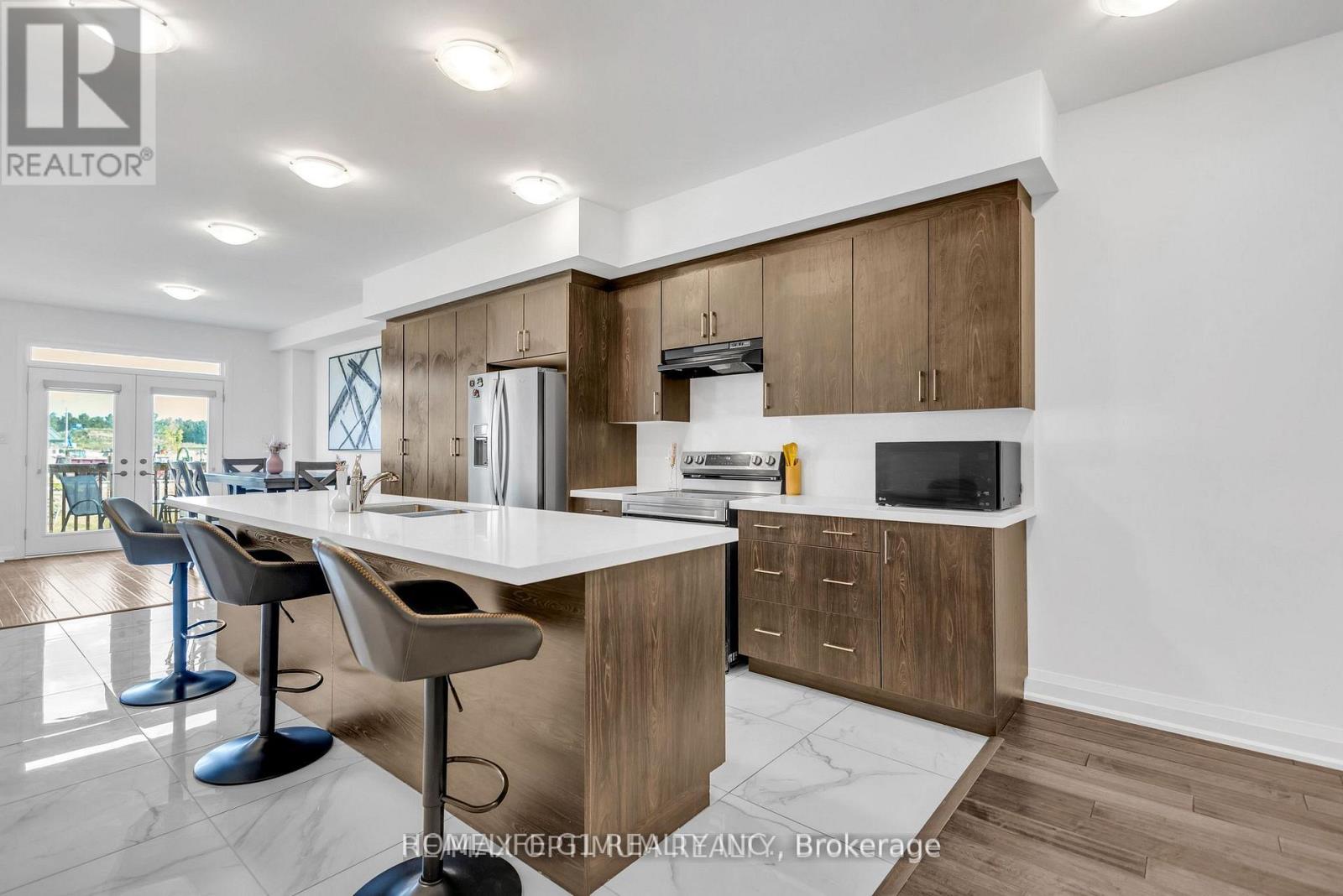 7 Barnyard Trail, Barrie, Ontario  L9J 0Y1 - Photo 6 - S12824278