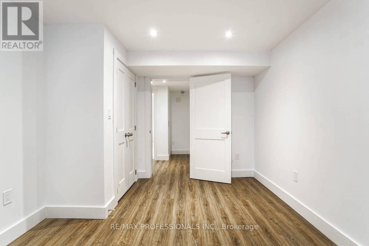 Lower - 7 Vancho Crescent S, Toronto, Ontario M9A 4Z1 - Photo 7 - W12765368