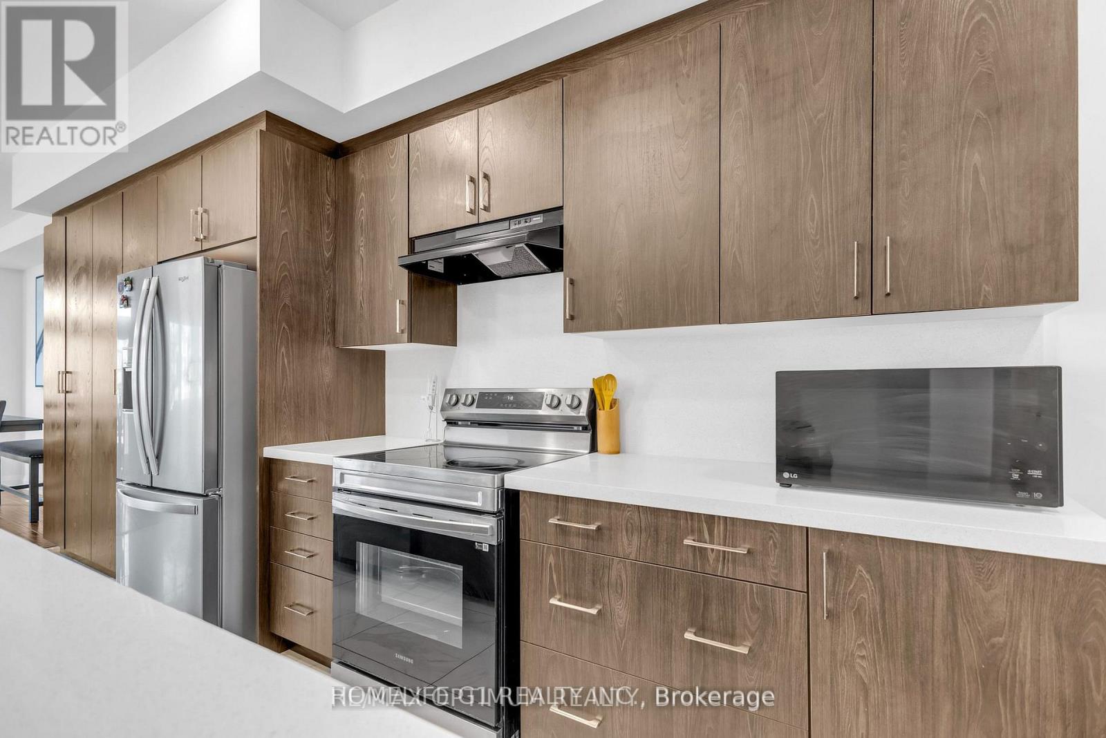 7 Barnyard Trail, Barrie, Ontario  L9J 0Y1 - Photo 7 - S12824278