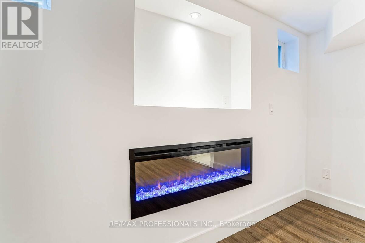 Lower - 7 Vancho Crescent S, Toronto, Ontario M9A 4Z1 - Photo 3 - W12765368