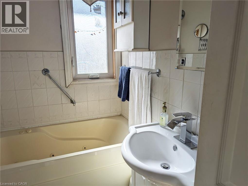 35 Marcia Avenue, Toronto, Ontario  M6B 2Y6 - Photo 13 - 40820951