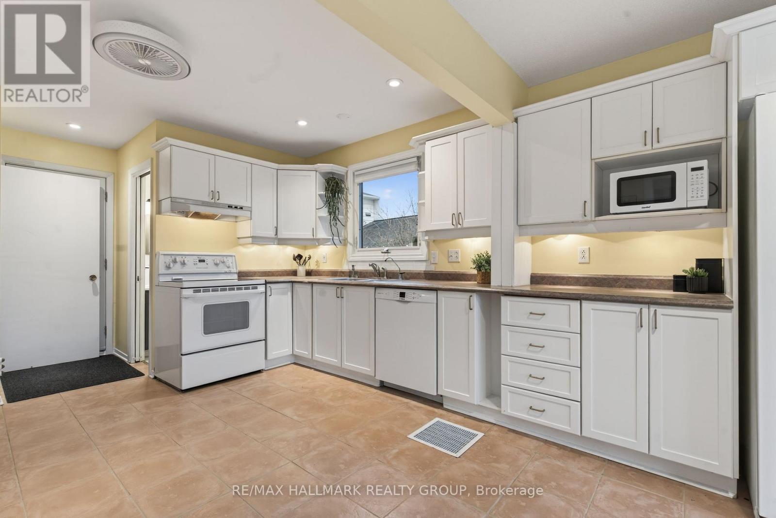 24 Hobart Crescent, Ottawa, Ontario  K2H 5S4 - Photo 14 - X13005076