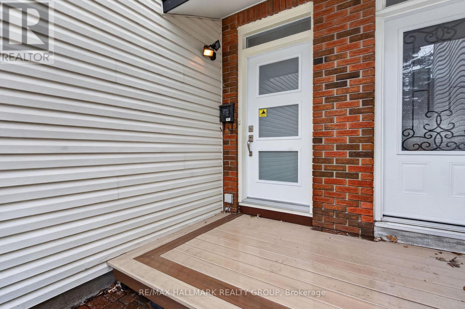 24 Hobart Crescent, Ottawa, Ontario  K2H 5S4 - Photo 3 - X13005076