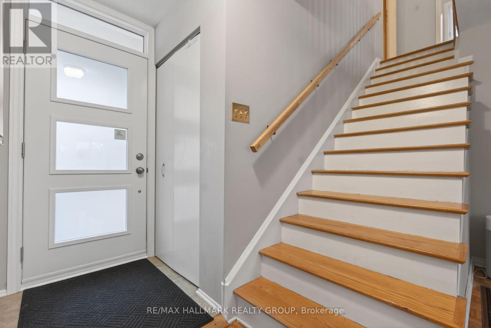 24 Hobart Crescent, Ottawa, Ontario  K2H 5S4 - Photo 4 - X13005076