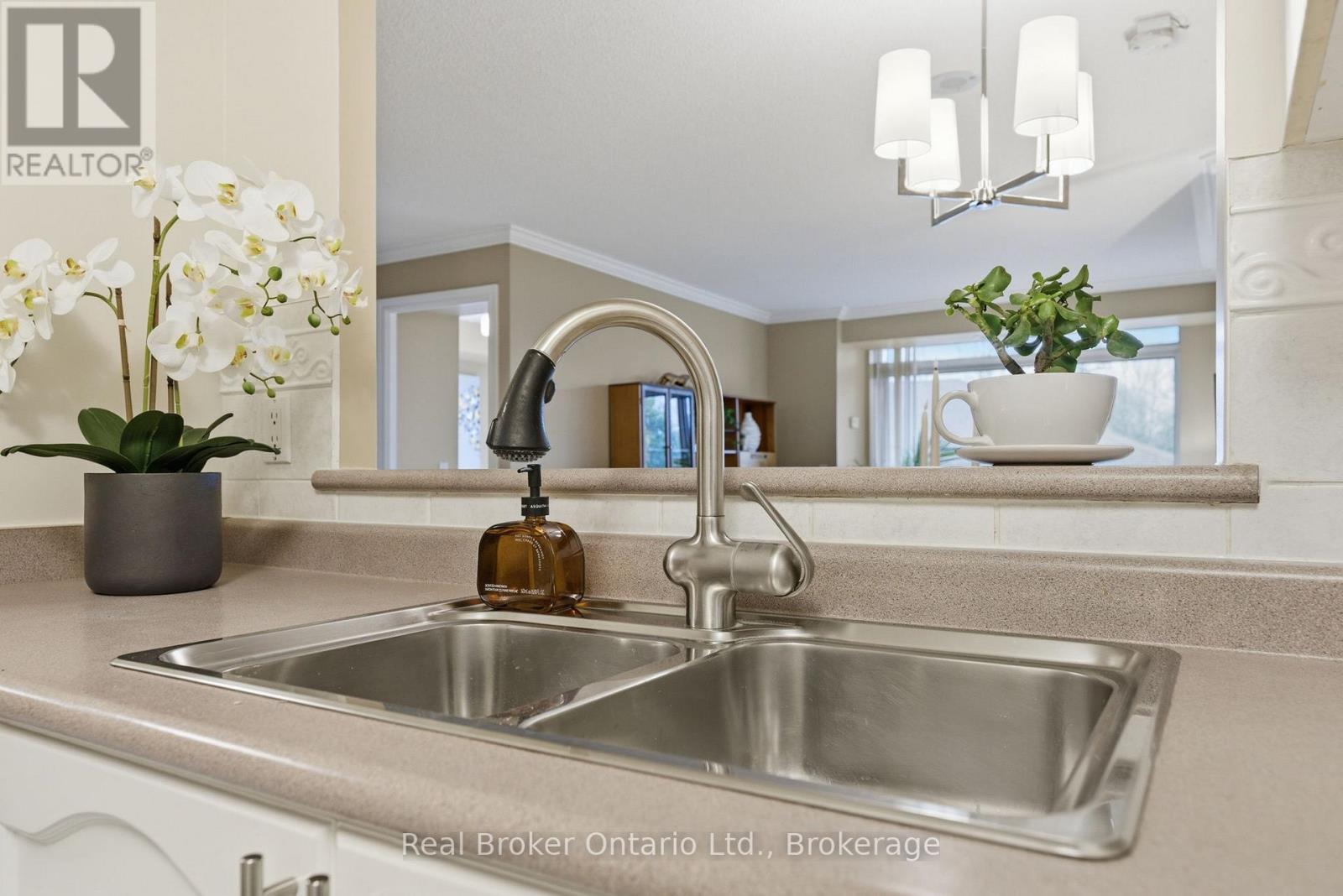 1217 - 100 Burloak Drive, Burlington, Ontario  L7L 6P6 - Photo 8 - W13005100