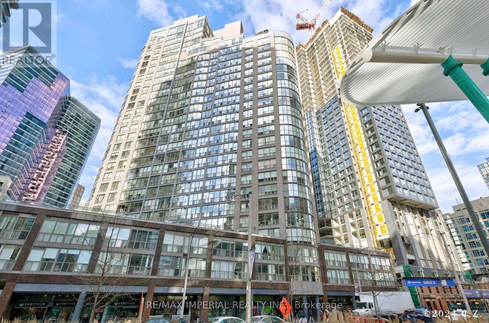 2201 - 24 WELLESLEY STREET W, Toronto, Ontario