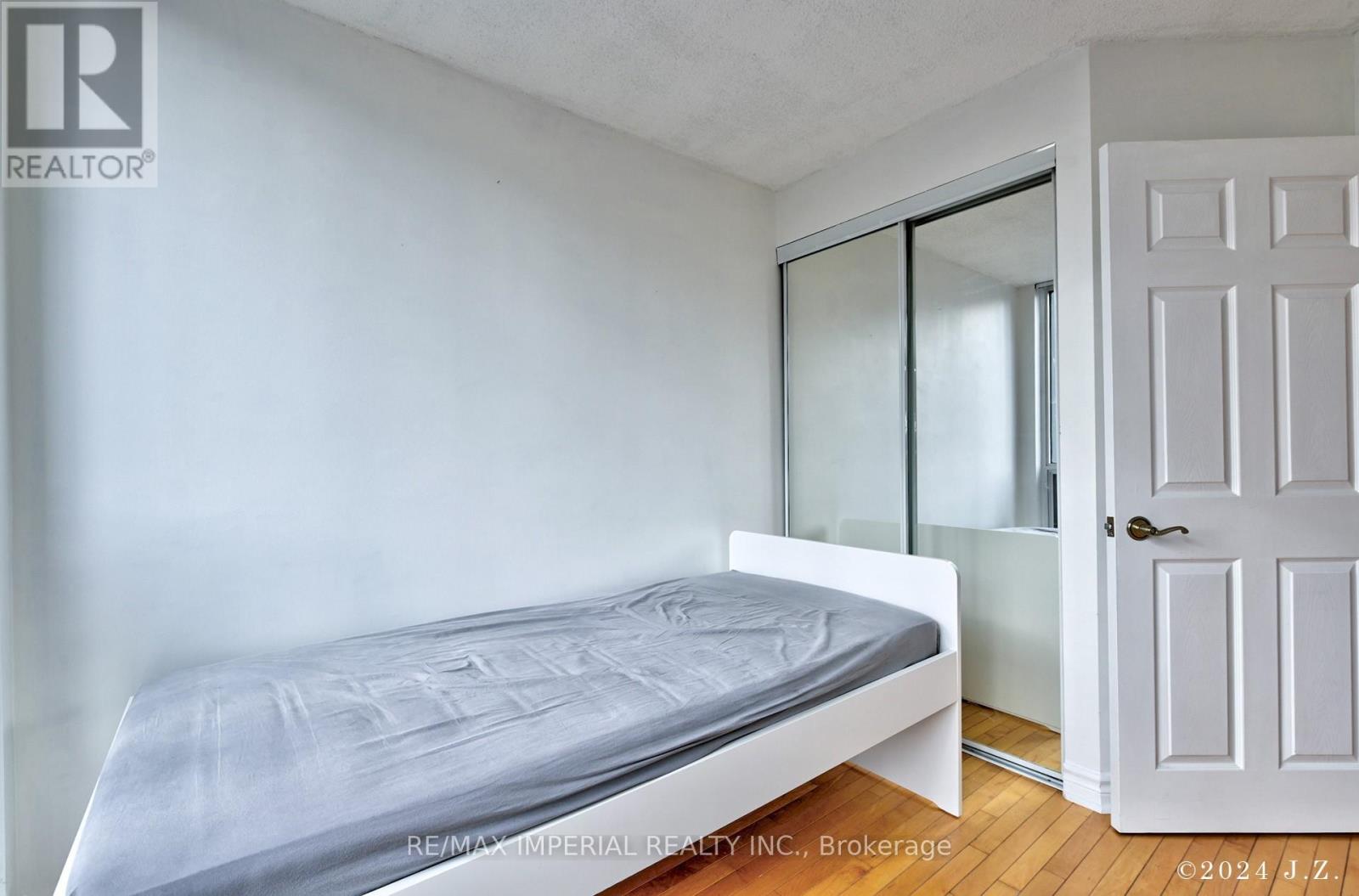 2201 - 24 Wellesley Street W, Toronto, Ontario  M4Y 2X6 - Photo 14 - C13005094