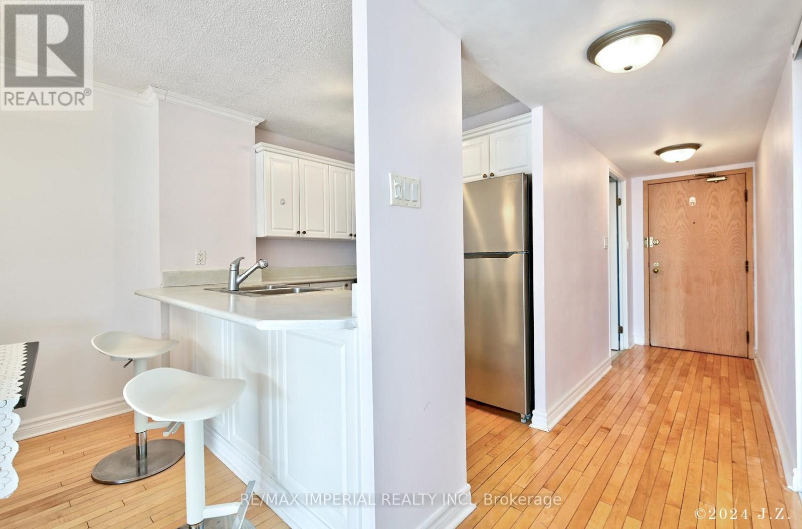 2201 - 24 Wellesley Street W, Toronto, Ontario  M4Y 2X6 - Photo 3 - C13005094